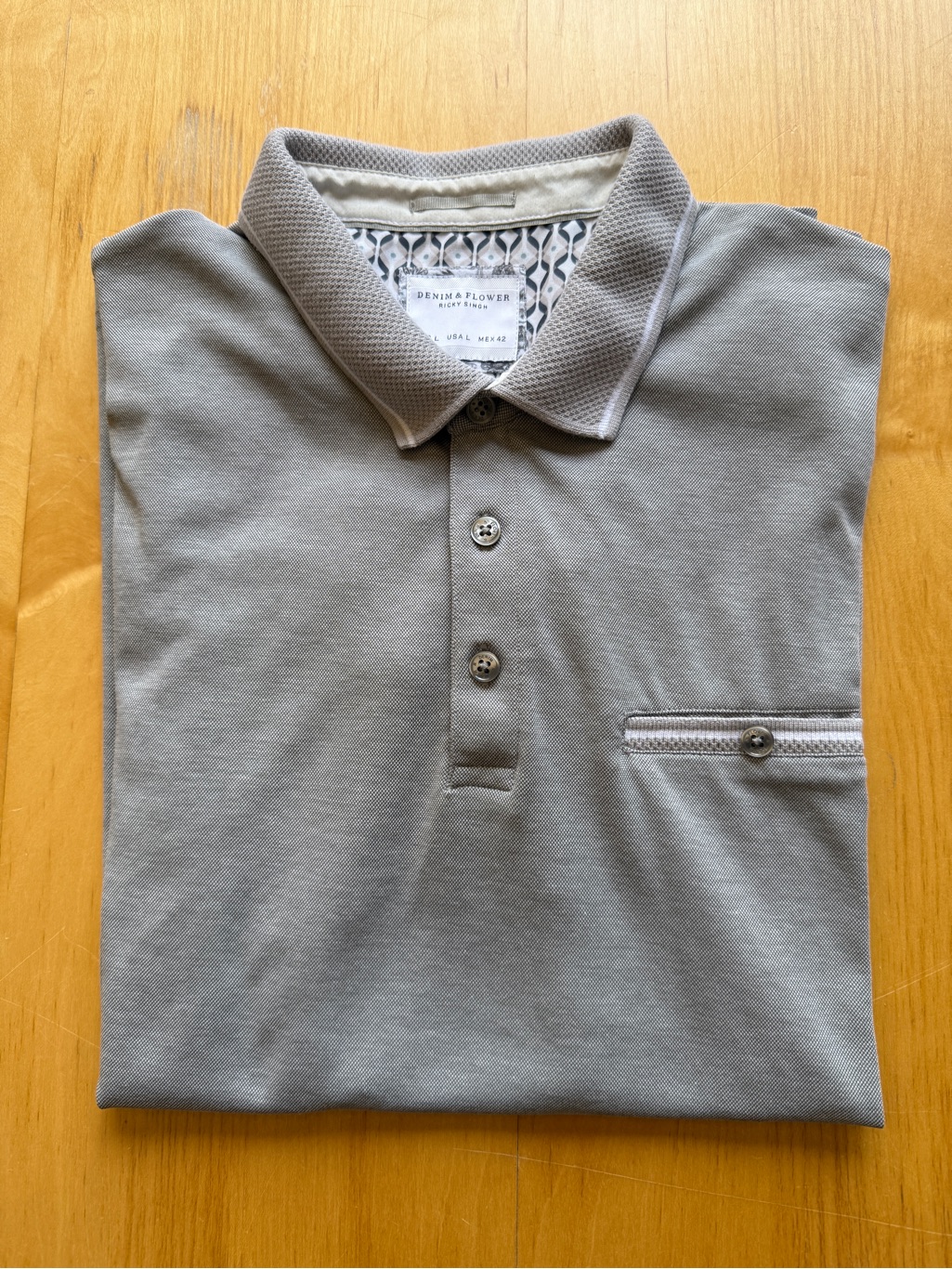 Denim  Flower Mens Grey ShortSleeve Polo With Buttoned Chest Pocket